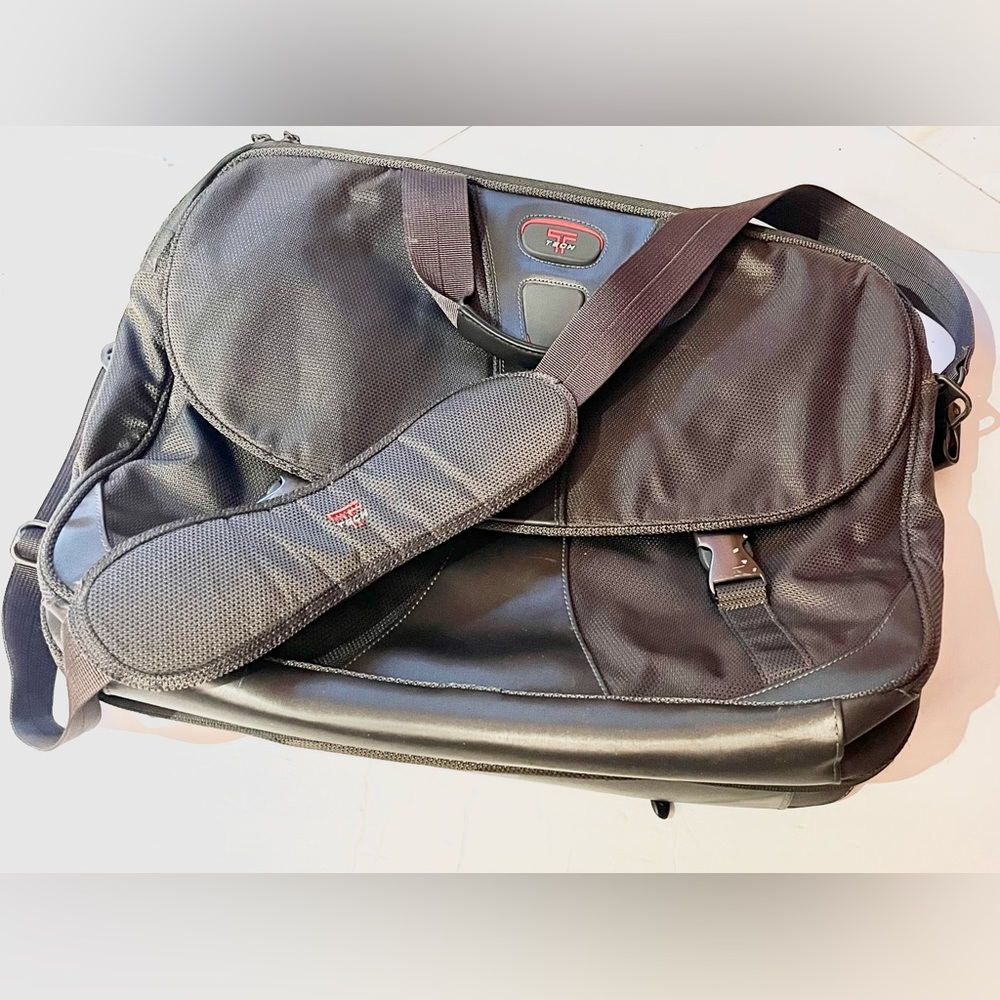 TUMI T- Tech Messenger Expandable Briefcase - Picture 14 of 15